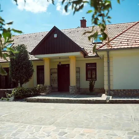 Aprili * Badacsonytomaj