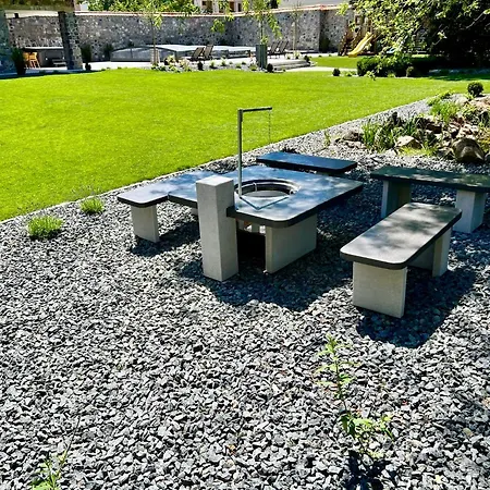 Aprili Villa *